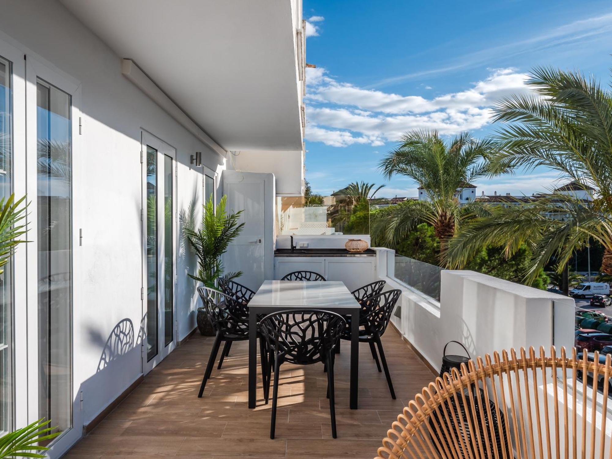 3 Bdrm Stylish W Pool In Puerto Banus Appartement Marbella