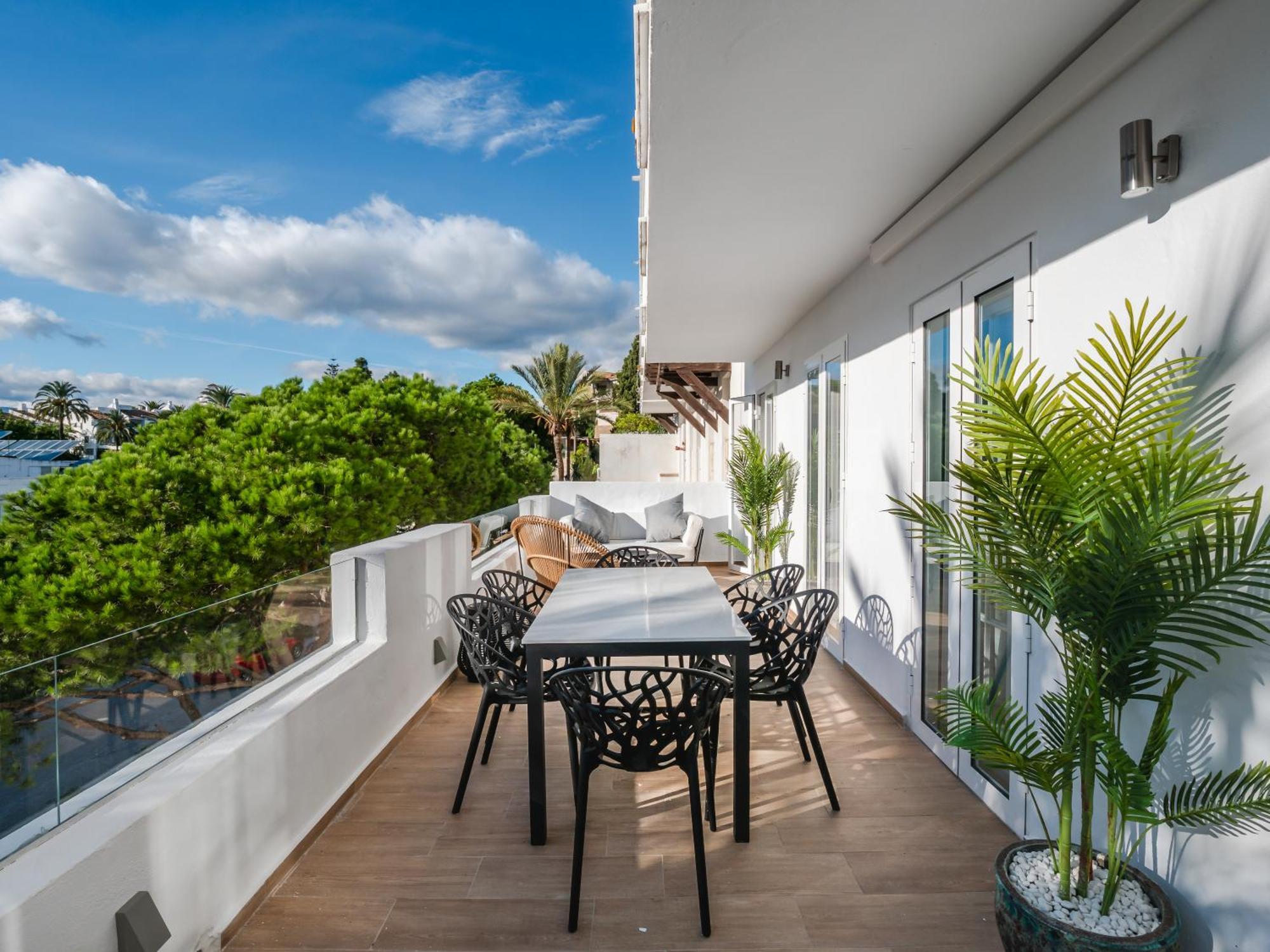 Appartement 3 Bdrm Stylish W Pool In Puerto Banus