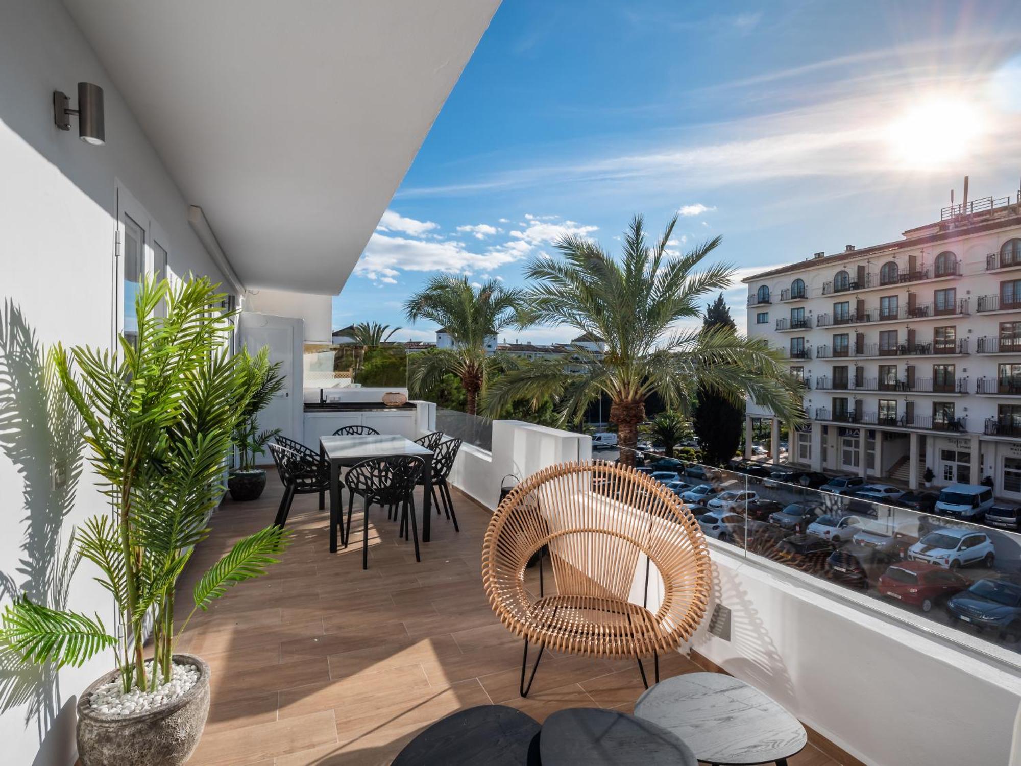 3 Bdrm Stylish W Pool In Puerto Banus Marbella
