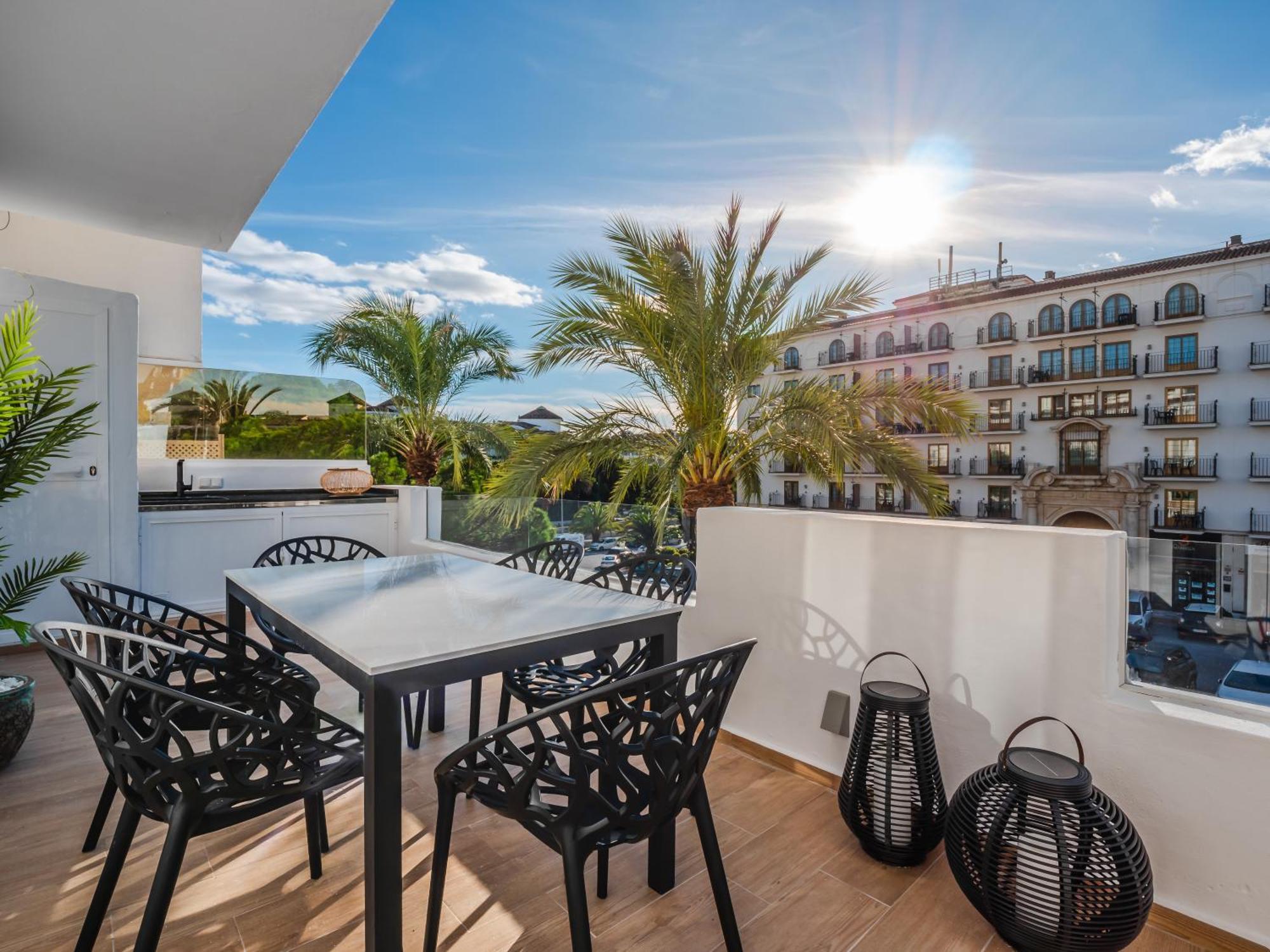 Appartement 3 Bdrm Stylish W Pool In Puerto Banus