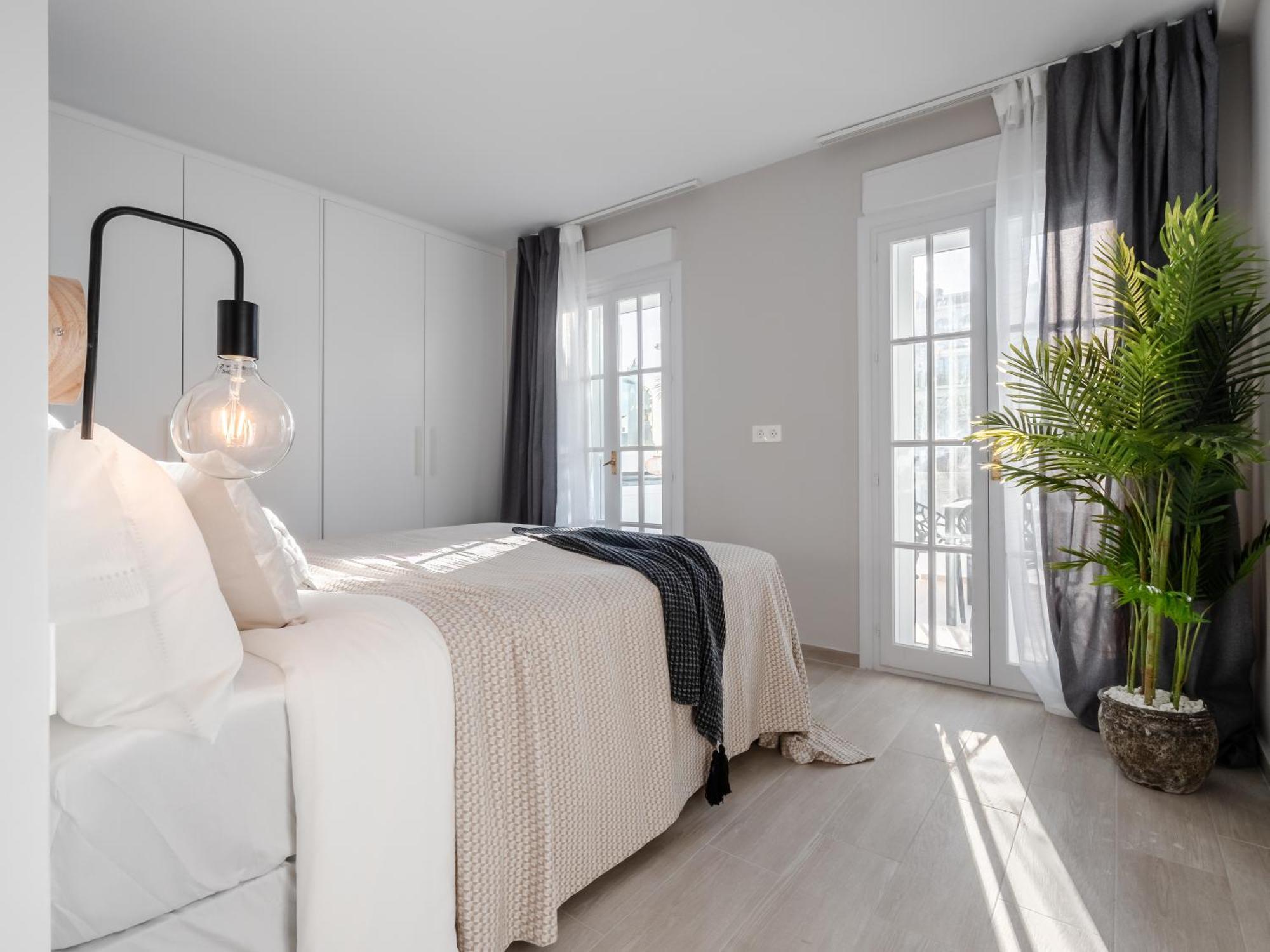 Appartement 3 Bdrm Stylish W Pool In Puerto Banus *