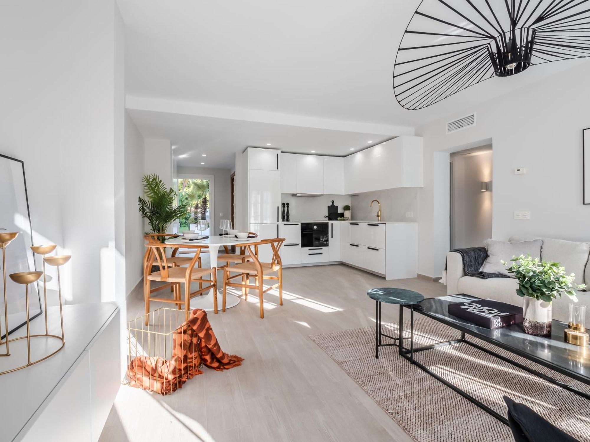 3 Bdrm Stylish W Pool In Puerto Banus