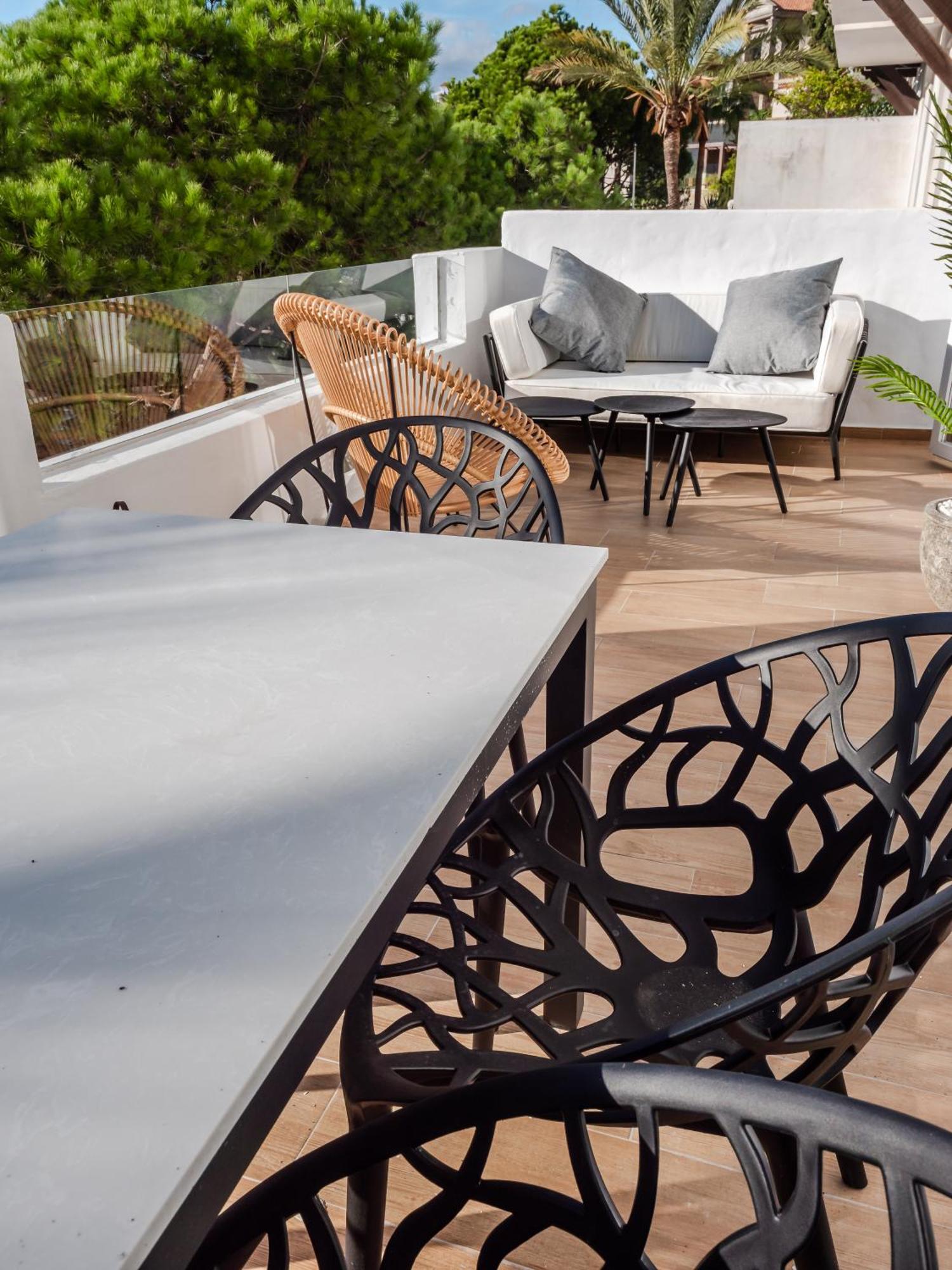 3 Bdrm Stylish W Pool In Puerto Banus