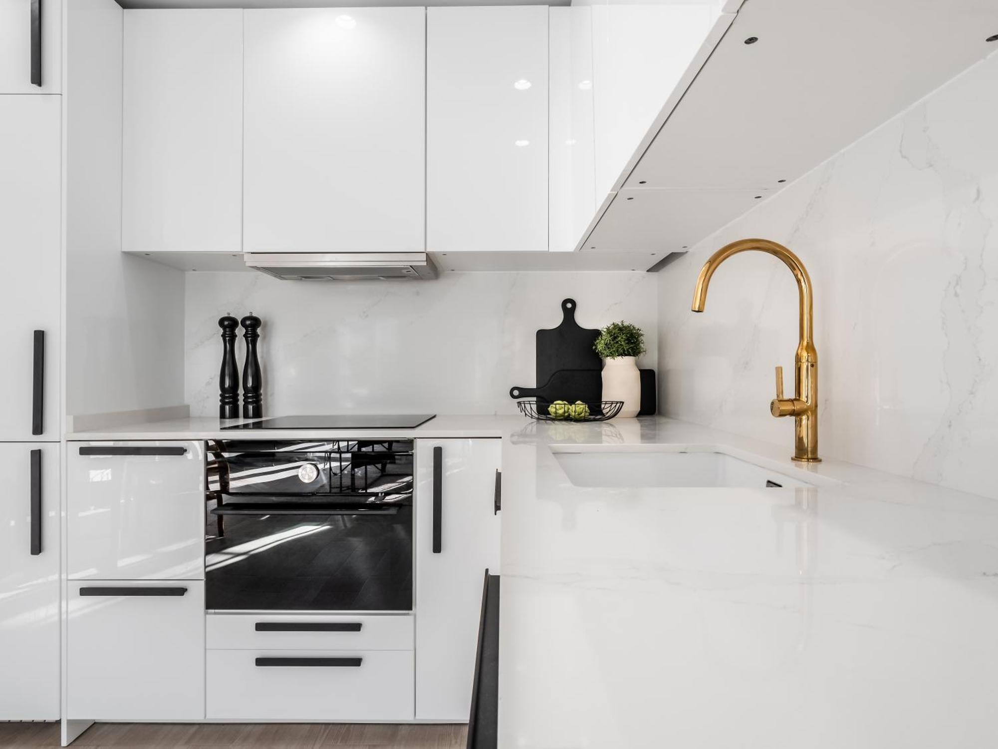 Appartement 3 Bdrm Stylish W Pool In Puerto Banus *