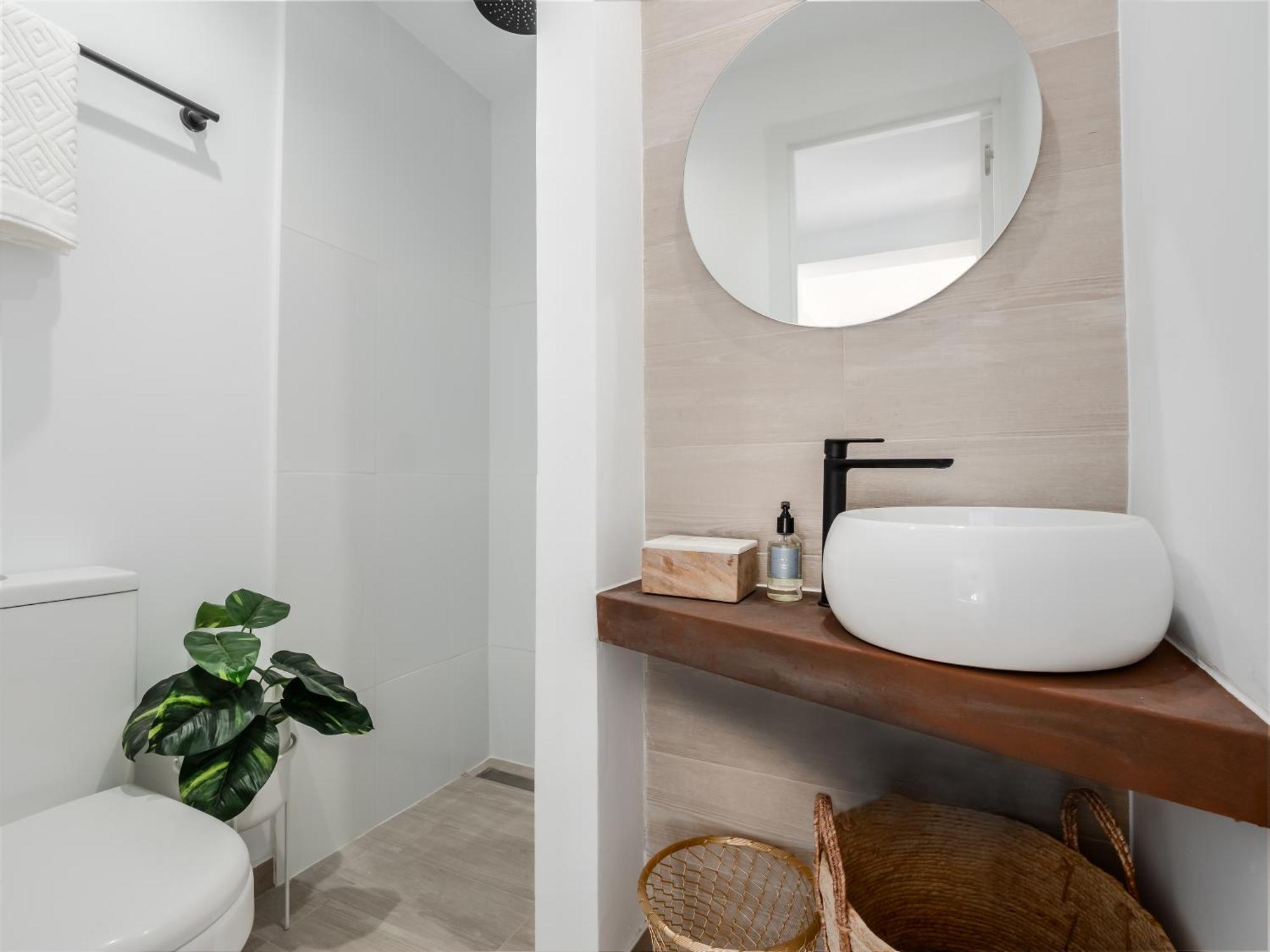 3 Bdrm Stylish W Pool In Puerto Banus