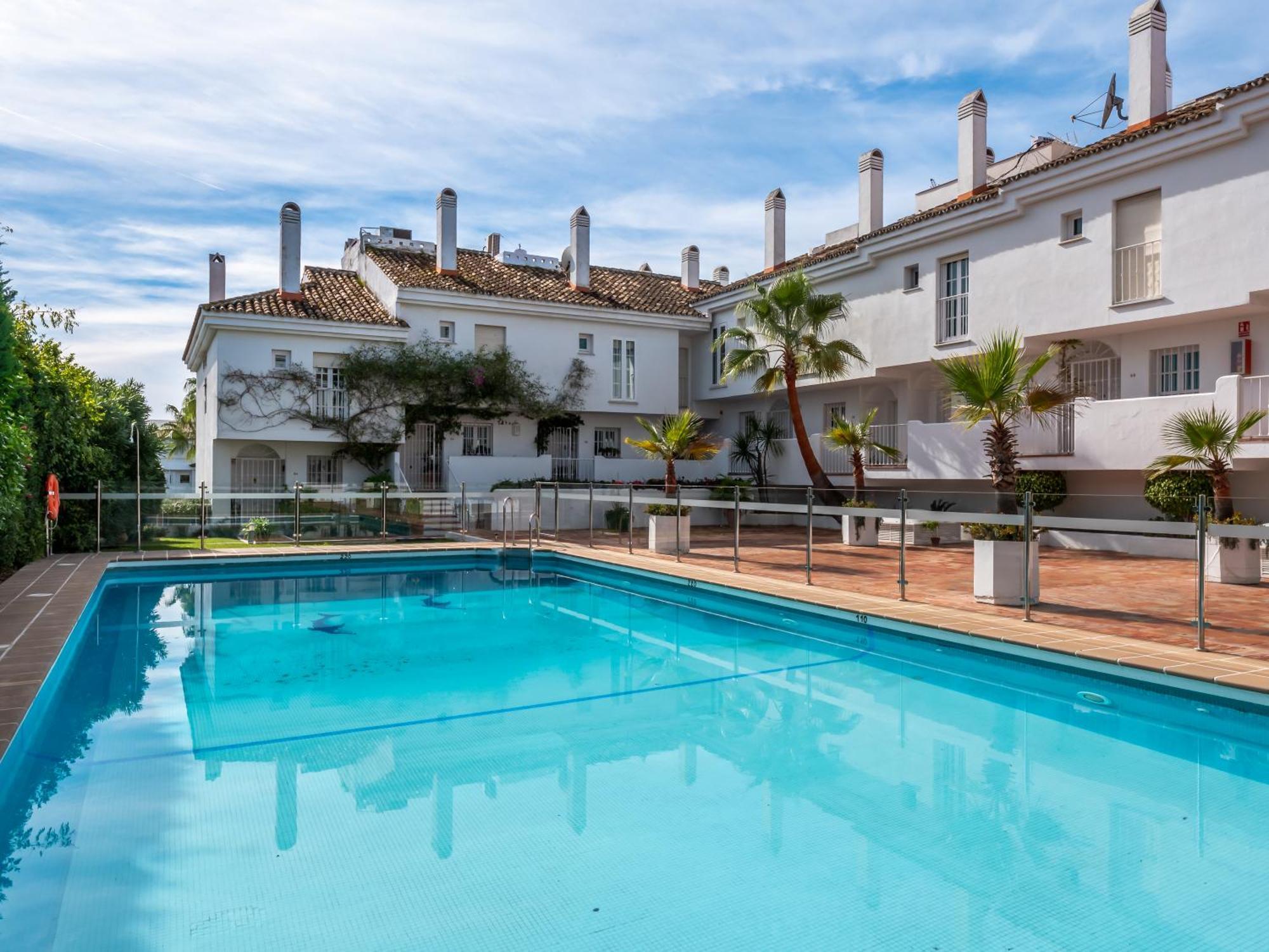 3 Bdrm Stylish W Pool In Puerto Banus Appartement