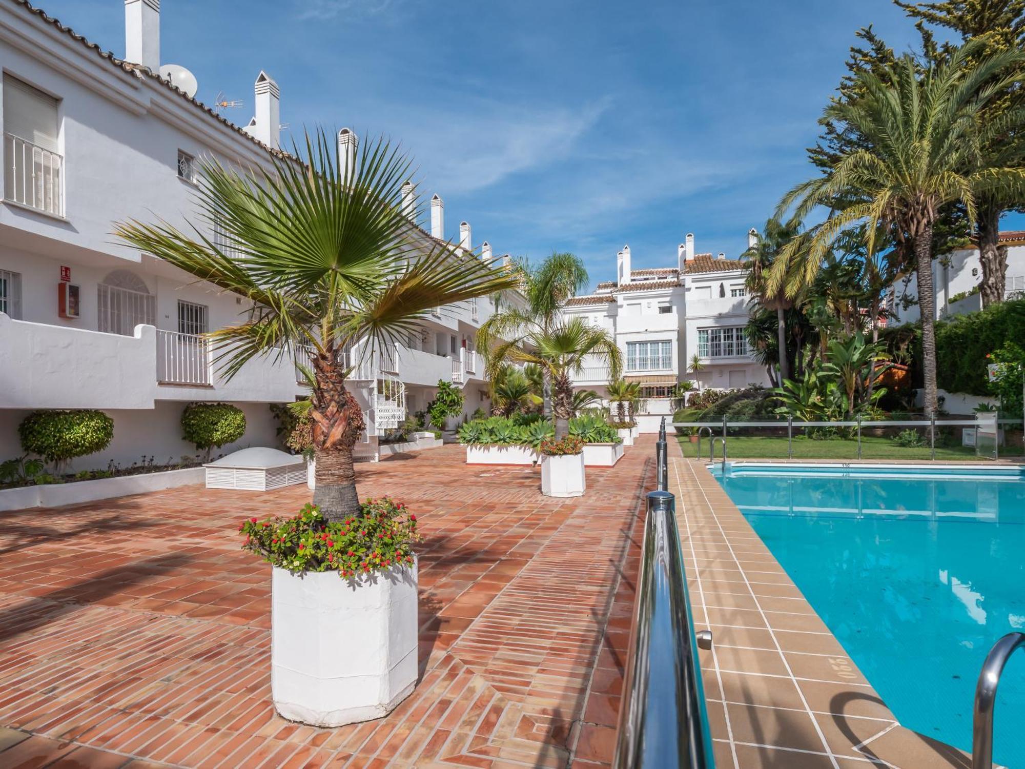 Appartement 3 Bdrm Stylish W Pool In Puerto Banus *